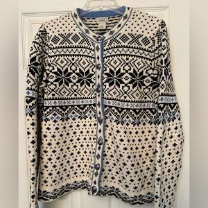 L.L. Bean 100% cotton snowflake cardigan, medium. Excellent condition